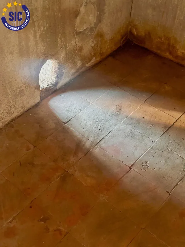 Casa de planta baja y dos alturas en el centro de Castellón, zona Tascas, junto a Fadrell, Borrull ideal para restauración o para vivienda. — 35