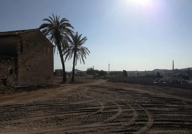 Terreno rústico con casa de campo para reformar — 5