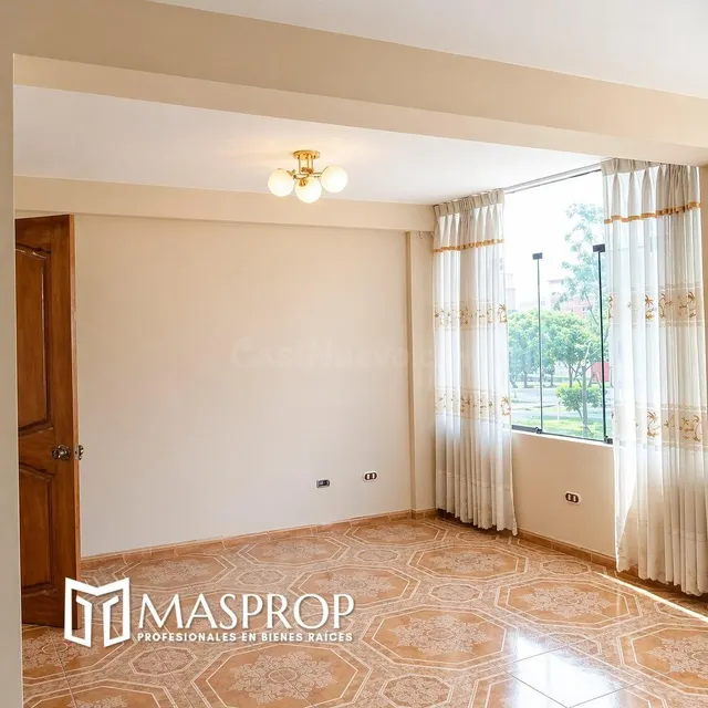 CASA DE 3 PISOS EN VENTA – CONJ. HAB. LAS BUGANVILLAS | CERC - foto 2