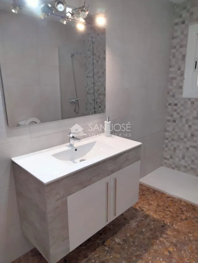 SE VENDE CHALET EN ELCHE — 43