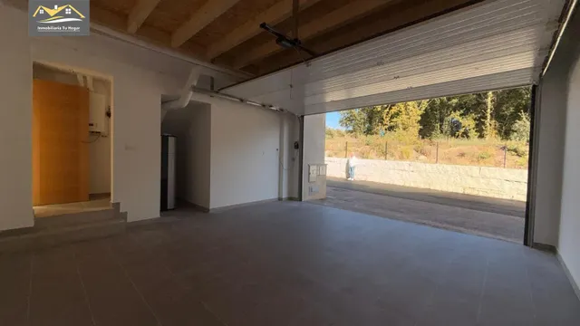 Chalé adosado, con terraza 30m , jardín 70m , garaje para 2 coches. 5 habitaciones. 3 baños. Cocina salón comedor de 35 m2. Magnificas vistas. Muy soleados — 15