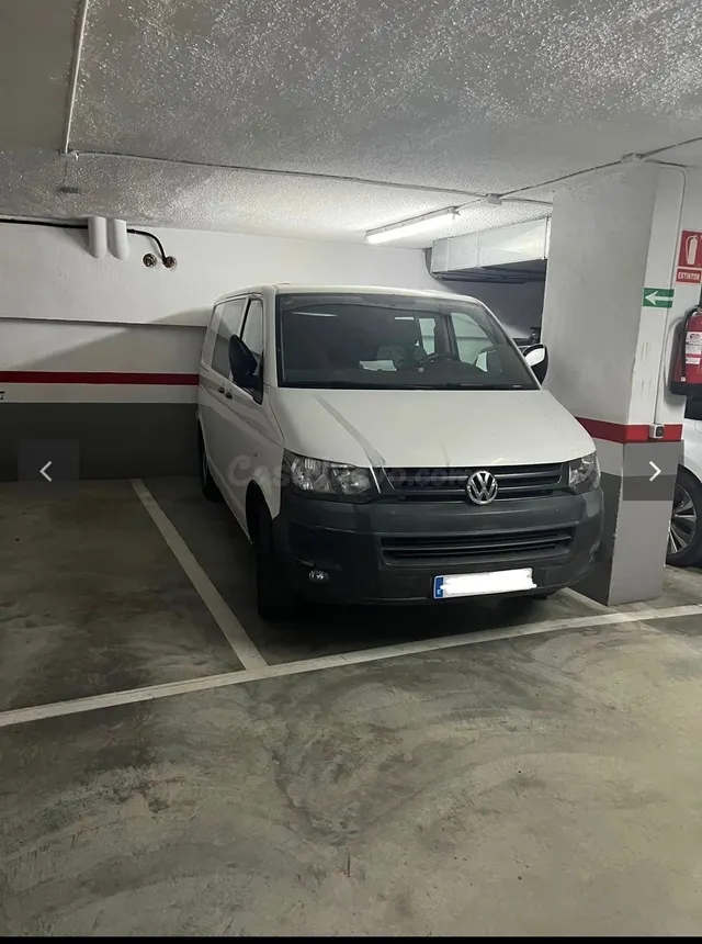 PLAZA DE GARAJE PARA COCHE GRANDE