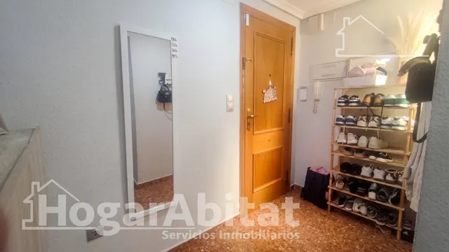 Amplitud y excelente estado en este luminoso piso reformado de 4 dormitorios con ascensor — 22