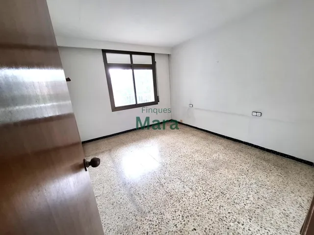 ¡¡un piso con muchísimo potencial y gran luminosidad en el barrio de marianao!! — 10