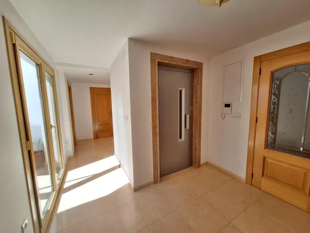 Casa familiar en el centro de Pinoso con gran garaje y potencial de negocio | ¡Solo 780 €/m2! — 19