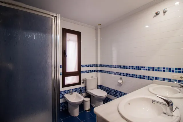 ¡Tu nuevo hogar en Bormujos! Magnífico chalet en alquiler con patio. — 40