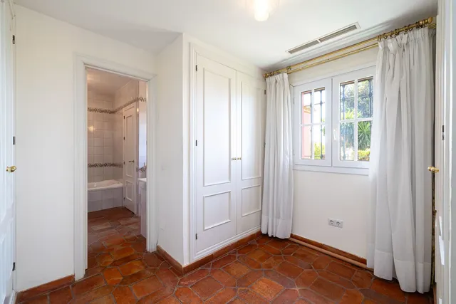 Chalet 8 habitaciones 888m² en venta - Centro — 28