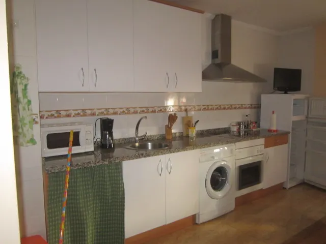 SE VENDE APARTAMENTO AMUEBLADO, SEMINUEVO, COCINA AMERICANA, - foto 3