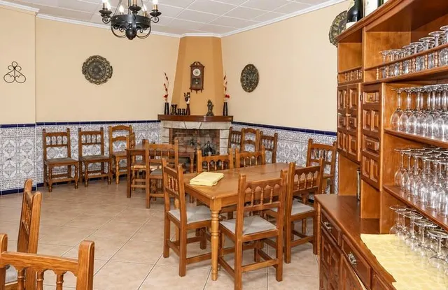 LOCAL COMERCIAL EN JACARILLA, DISPONE DE 132 M2, EN LA AVENI