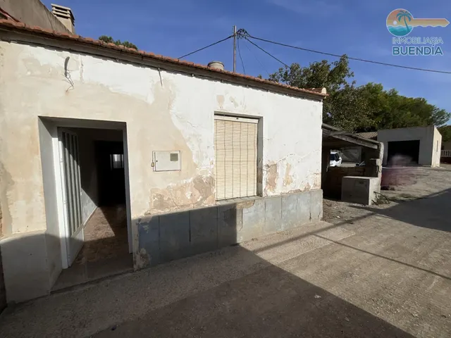 CASA  DE CAMPO  CON TERRENO, HUERTO Y ALMACEN  EN LA MAJADA 