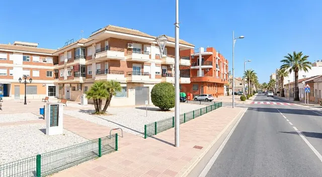 LOCAL COMERCIAL EN JACARILLA, DISPONE DE 132 M2, EN LA AVENI