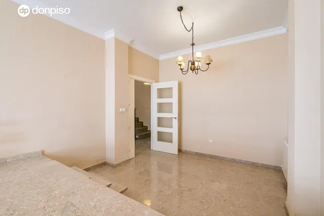 ADOSADA EN URBANIZACIÓN EN HUETOR VEGA — 8