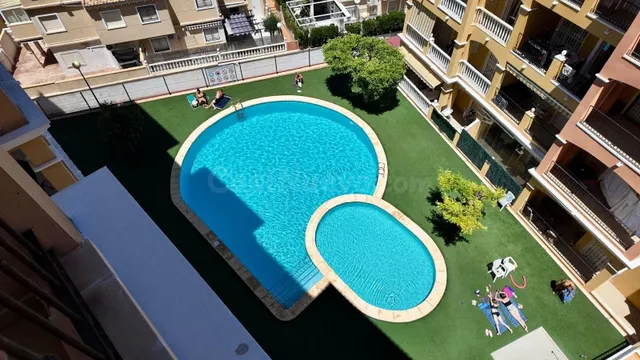 Ático con terraza, solárium privado y vistas despejadas en T - foto 2