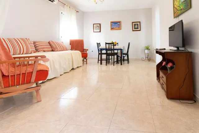 !!Encantadora Casa de Dos Plantas en El Coronil por solo €12 - foto 2