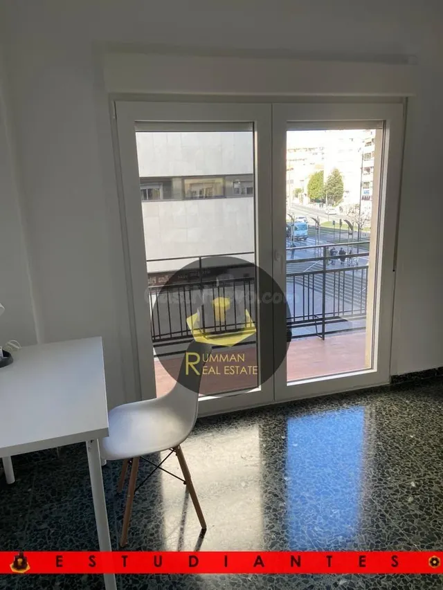 EST/ TRAB. Estupendo piso para ESTUDIANTES con SEIS dormitor - foto 4