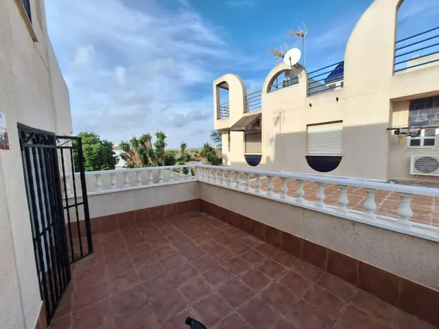 Amplio Quad en Torrevieja, Ideal para Reformar - €209,900 — 21