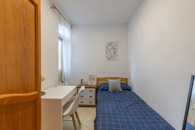 Piso ideal para inversión con alta rentabilidad junto a facultades de  Cartuja en Granada — 9