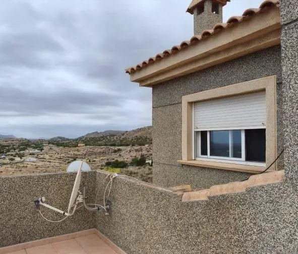 CHALET URBANO CON PISCINA PRIVADA, VISTAS AL MAR Y AMPLIAS ZONAS DEPORTIVAS — 14