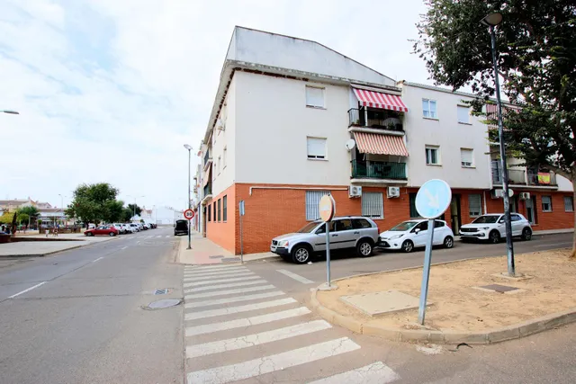 Piso para entrar a vivir con plaza de garaje y trastero en Montijo — 25
