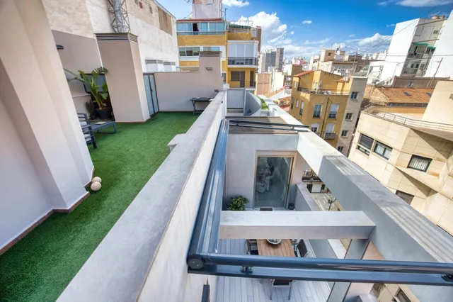 Ático con gran terraza y solárium privado en el corazón de Alicante — 49