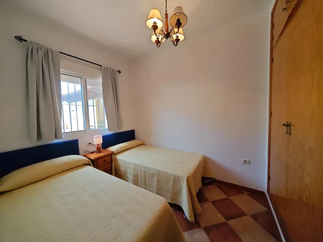 CHALET CON PISCINA EN SANCTI PETRI — 50