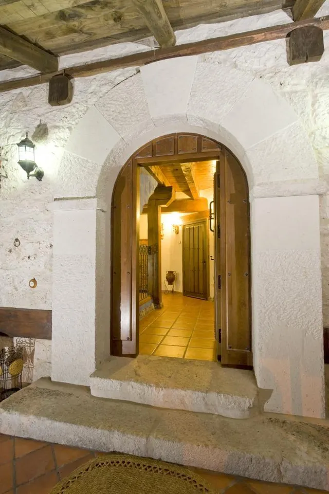 Encantadora Casa Rural en Funcionamiento con Opción de Vivienda Privada — 14