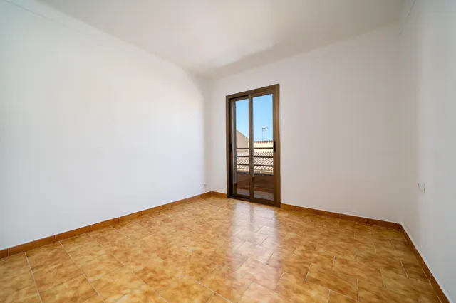 Adosado amplio y luminoso con terraza privada exterior — 11