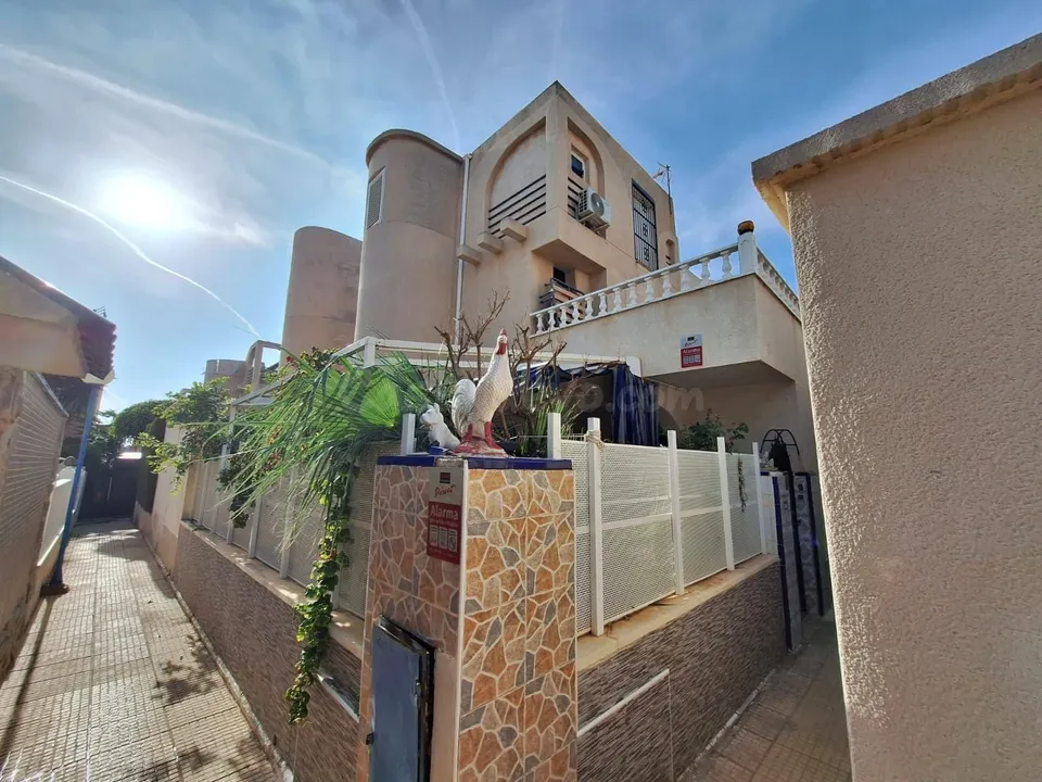 Amplio Quad en Torrevieja, Ideal para Reformar - €209,900