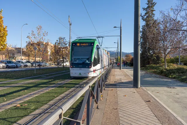 Local comercial de 200 m2 cerca del estadio Los Carmenes, magnifica oportunidad de inversion — 40