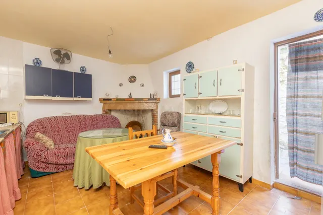 CASA PARA REFORMAR CENTRO ALBUÑUELAS 3 VIVIENDAS EN UNA - foto 2