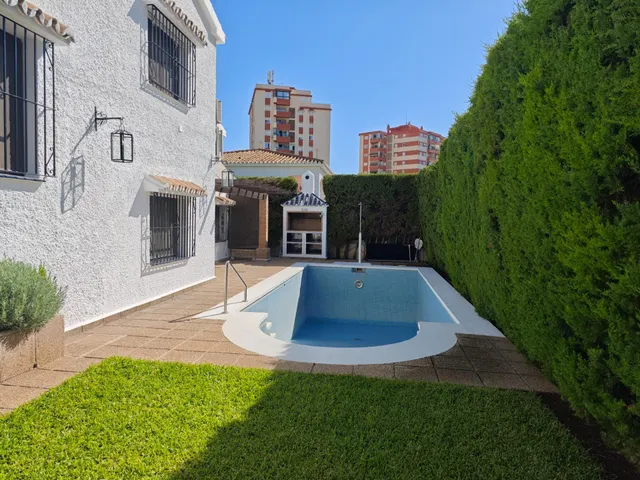 Magnifica villa situado en Fuengirola, en la zona Sohail. — 14
