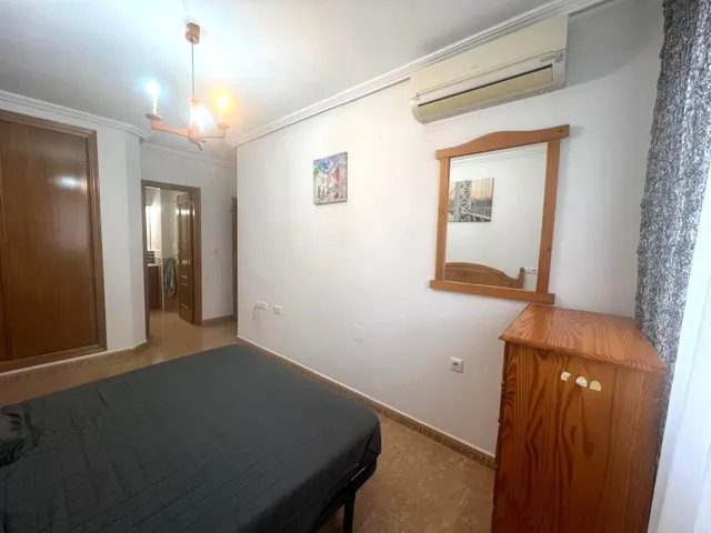 ¡alquiler de larga duración en Torrevieja! amplio y luminoso apartamento de 2 dormitorios en calle caballero de rodas — 9