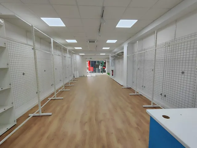 OPORTUNIDAD!! Local comercial en camino de Ronda, totalmente instalado. 180 M2 — 11