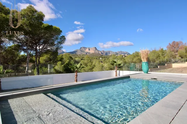 Villa en una sola planta con privacidad y bonitas vistas — 9