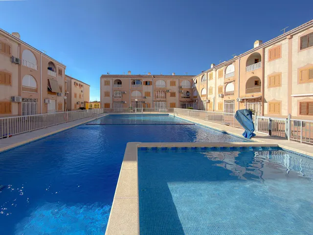 Acequion! Fantastico apartamento con amplia terraza y vistas laterales al mar + Gigantesca piscina comunitaria + Licencia turística (300 mts playa) — 16