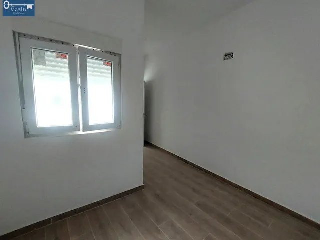 PRECIOSO BAJO CON PATIO — 9