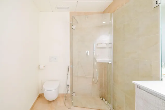 Villa independiente con piscina y 893 m2 de parcela en Benicàssim: espacio, diseño y privacidad — 22