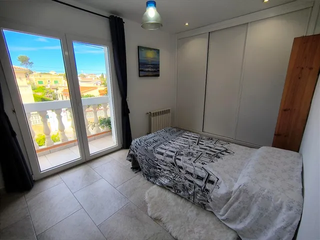 Precioso chalé unifamiliar aislado con piscina y amplio garaje — 35