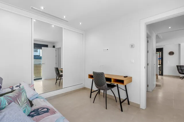 Villa moderna con piscina privada, 3 dormitorios y 3 baños. — 18