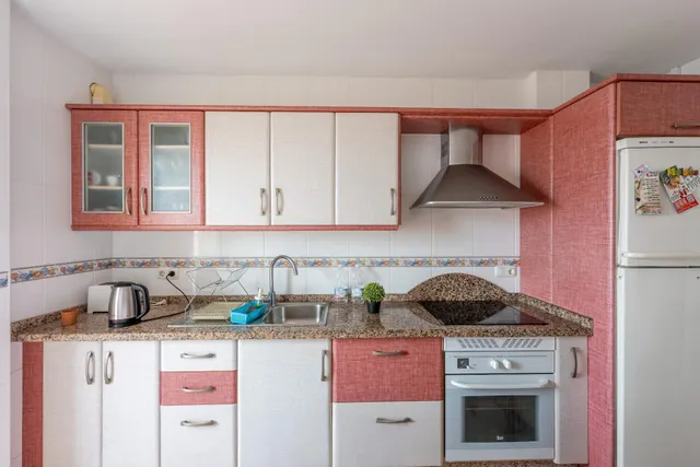 Ático Exclusivo en Roquetas de Mar con Amplia Terraza y Piscina Comunitaria — 12