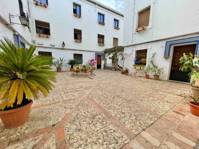 Vivienda de 3 dormitorios con garaje en plena Judería de Córdoba — 5