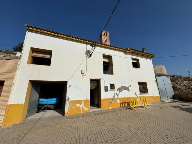 Venta de casa en Calle Ramon y Cajal 52 más huerto de 1.810m