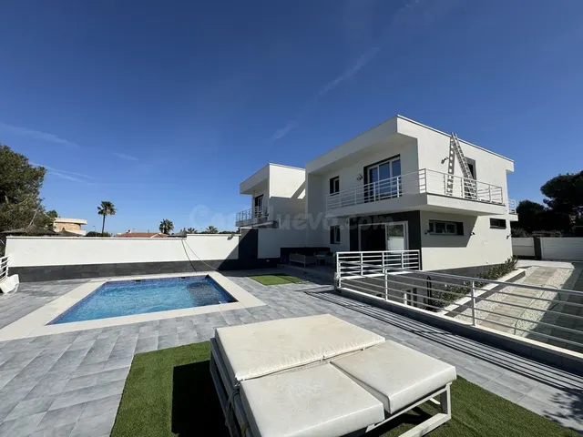 Villa 4 habitaciones 160m² en venta - Urbanización Perla del - foto 2