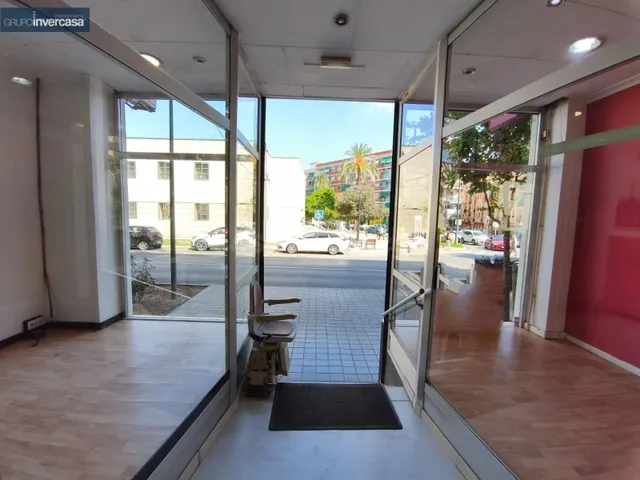 Local de 133m2 en 1ª línea comercial, frente al Ambulatorio  - foto 5