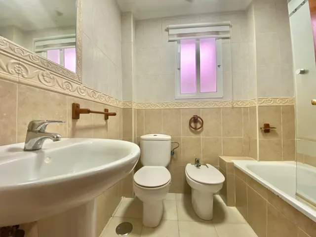 4 dormitorios y dos baños en zona centrica — 8