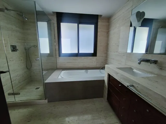 Exclusiva villa de lujo en Ciutat Diagonal, Esplugues de Llobregat, con vistas panorámicas a Barcelona y al mar — 50