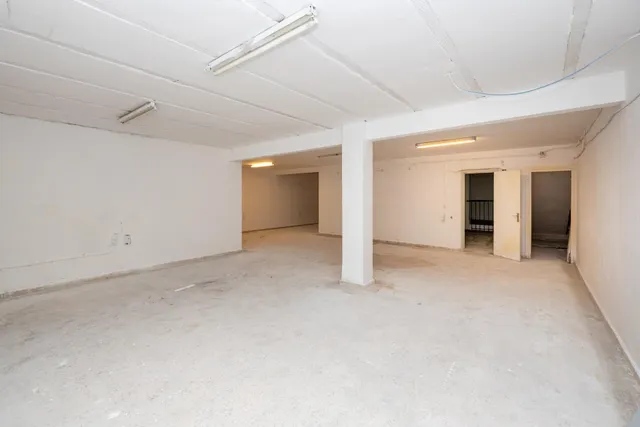 Local comercial con casi 1000 m2 en plena Gran via de Granada. Oportunidad única y exclusiva — 27