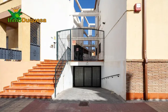 Piso de 3 dorm. en Las Gabias, con APARCAMIENTO. — 3