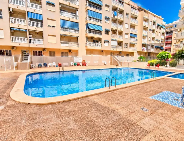 Estudio con zona de dormitorio extra y piscina