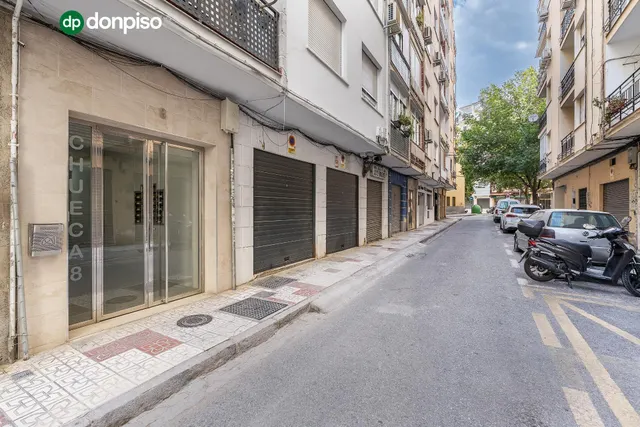PISO JUNTO CAMINO DE RONDA — 35